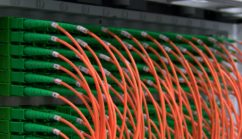 Cables fibre optique dans un noeud de raccordement optique de Méry-sur-Oise